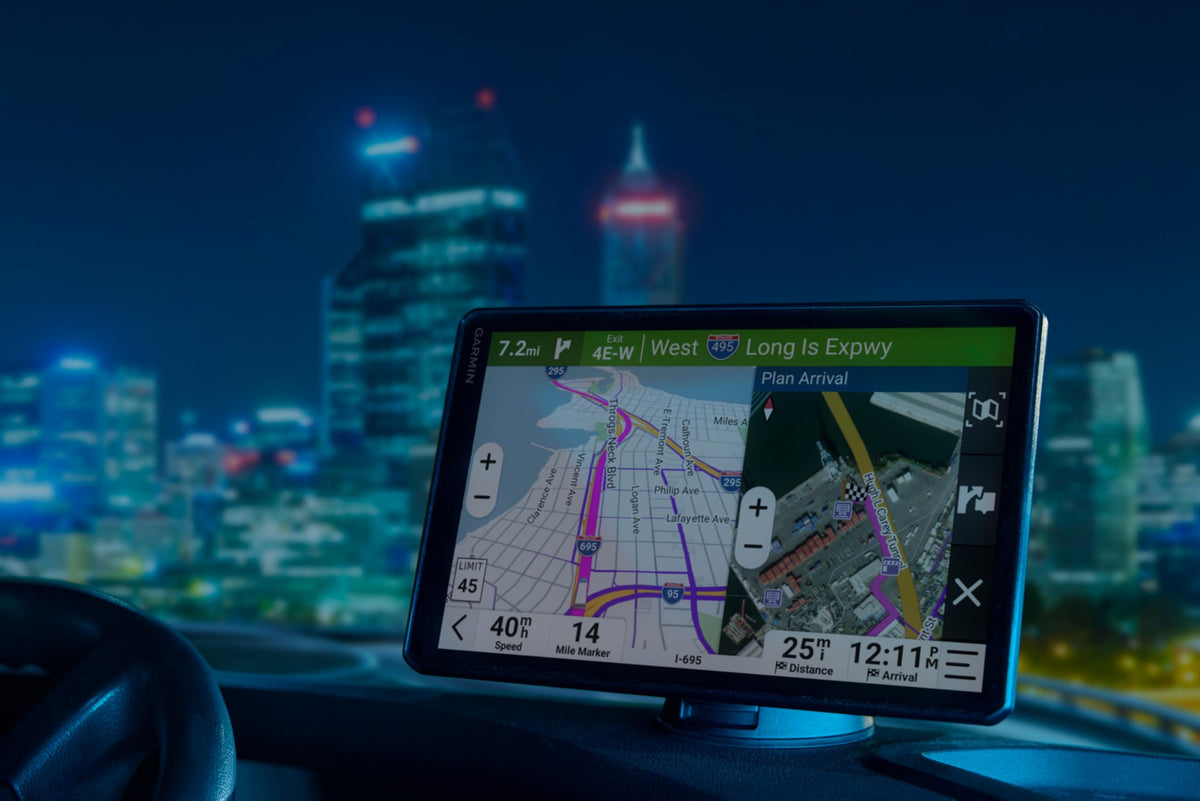 Garmin dēzl OTR720 GPS Truck Navigator 7" Large Display Bundle