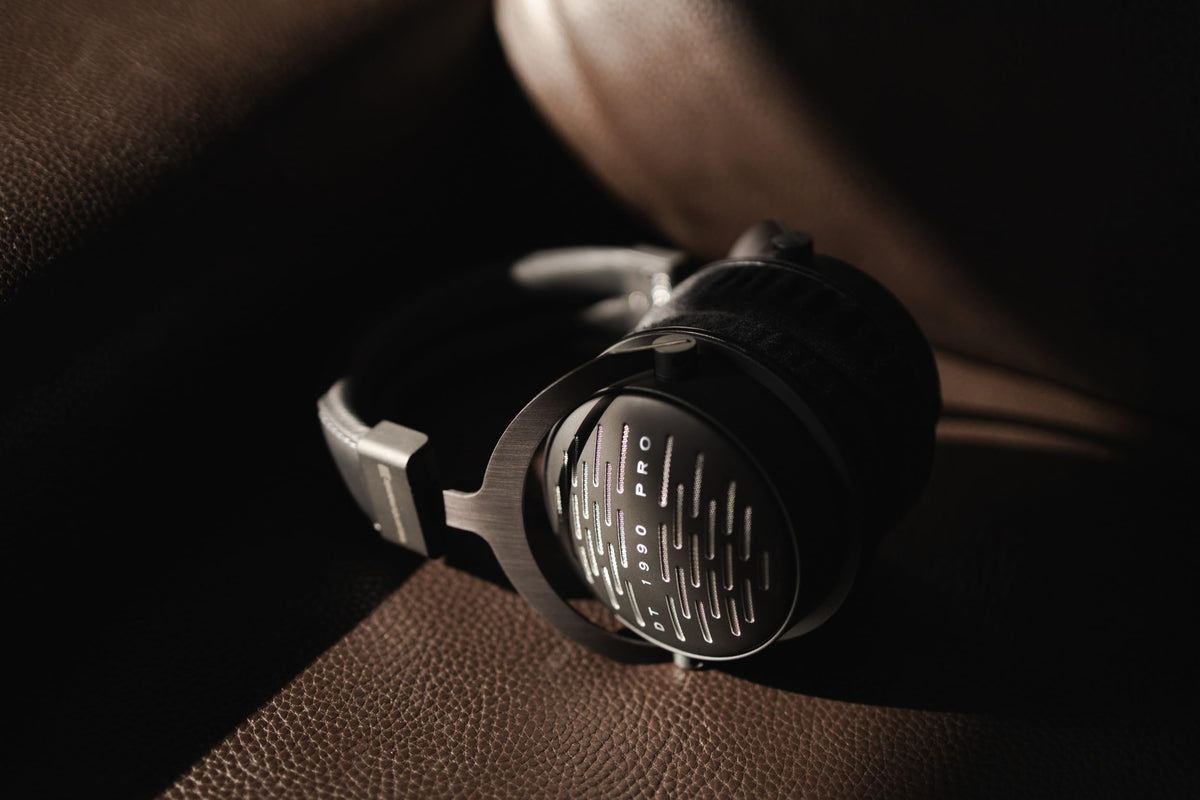 beyerdynamic DT 1990 Pro, Black (Dt1990 (Renewed)