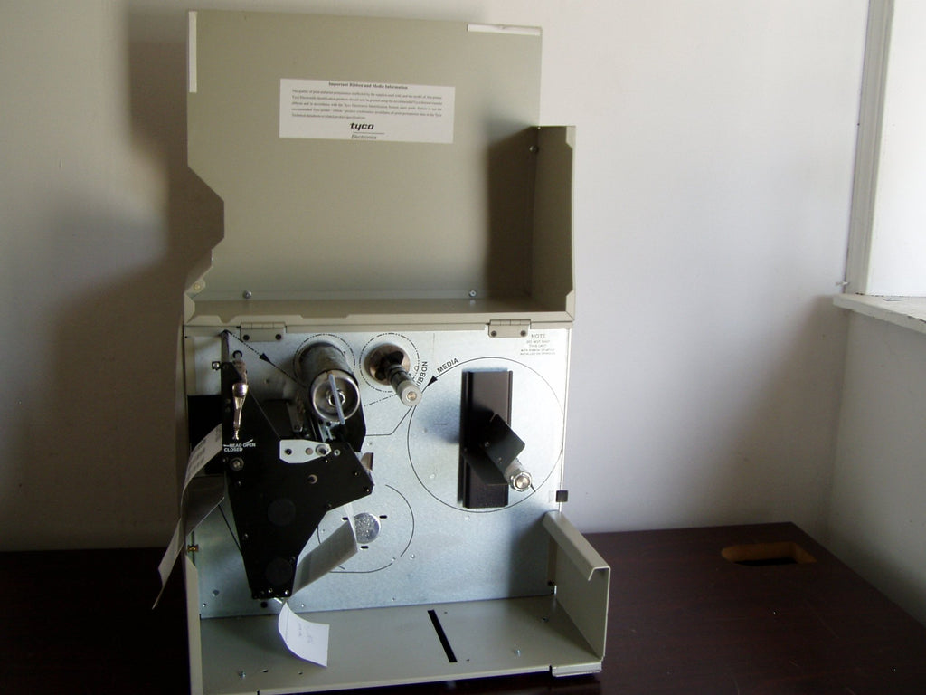 Zebra 105SL 10588-3004-0002 Thermal label Printer W/ Parallel, Serial l & Print
