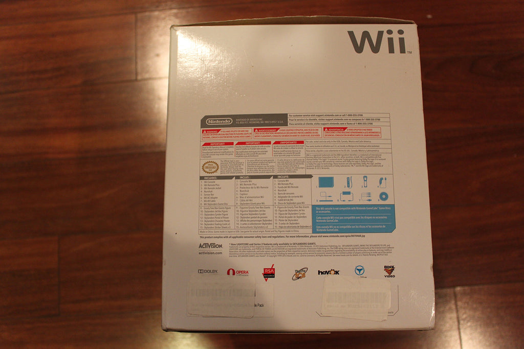 Nintendo Wii Console w/Skylanders Giants Starter Pack